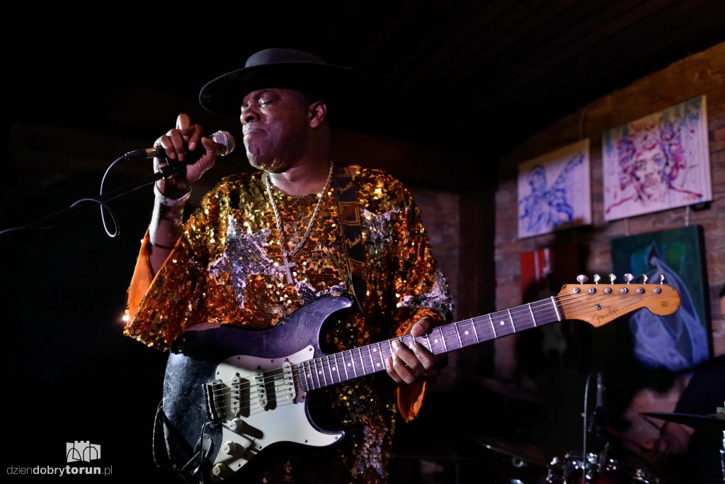 Carvin Jones Band koncertowo