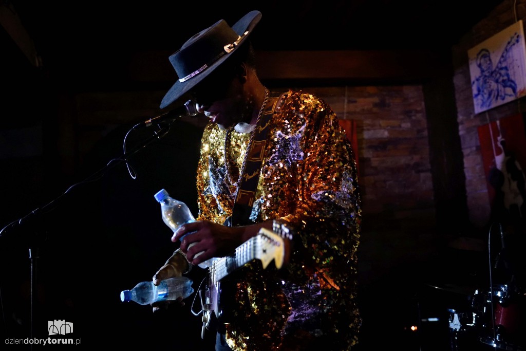 Carvin Jones Band koncertowo