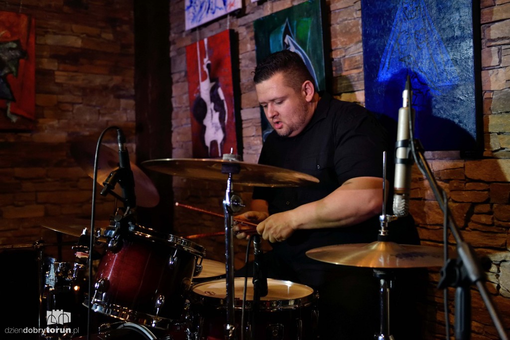 Carvin Jones Band koncertowo