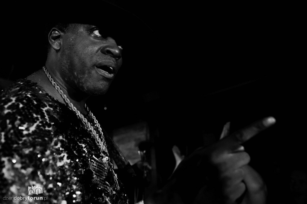 Carvin Jones Band koncertowo
