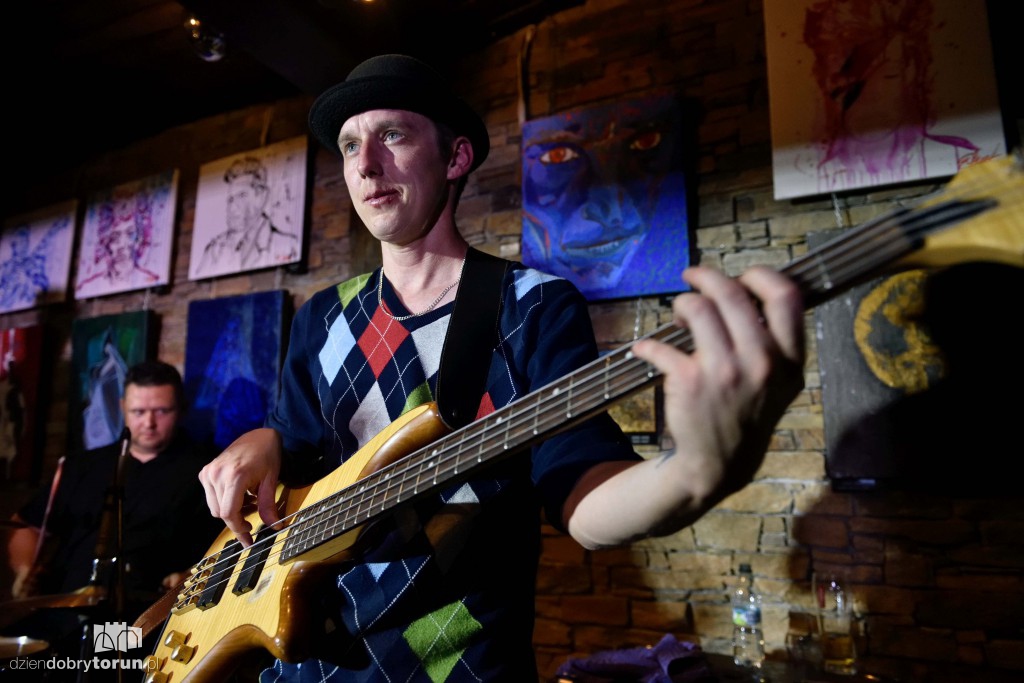 Carvin Jones Band koncertowo