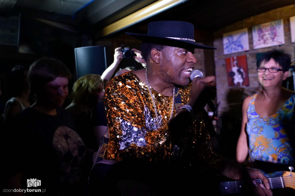 Carvin Jones Band koncertowo