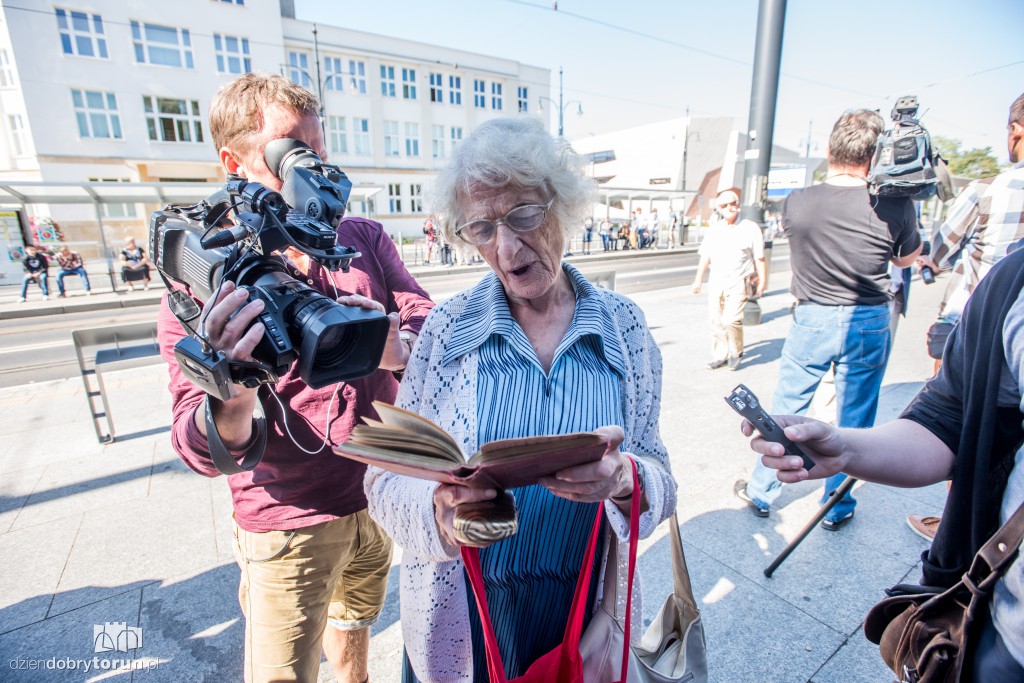 Tramwaj zwany tolerancja przejechał