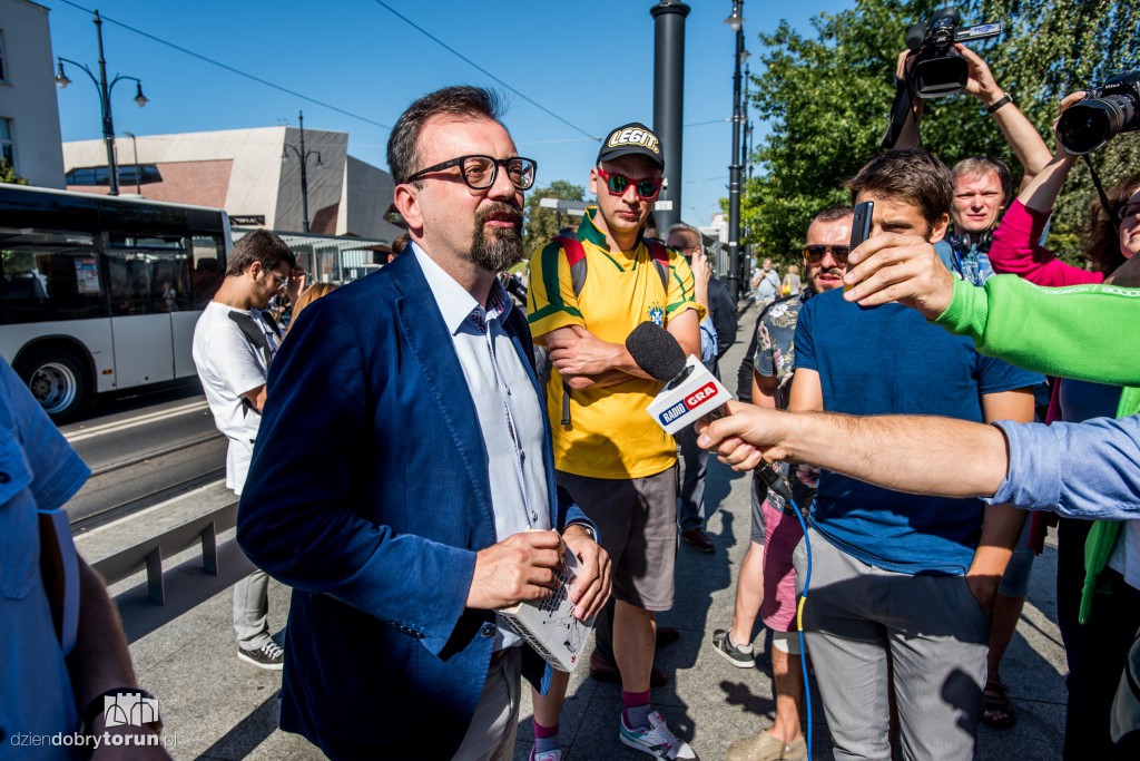 Tramwaj zwany tolerancja przejechał