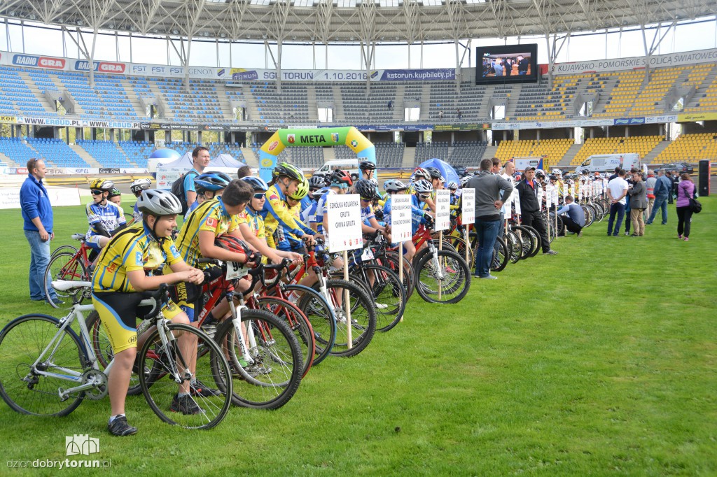 Młodzi adepci kolarstwa na Motoarenie