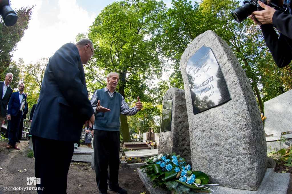 Ernst Koerner na grobie pradziadka