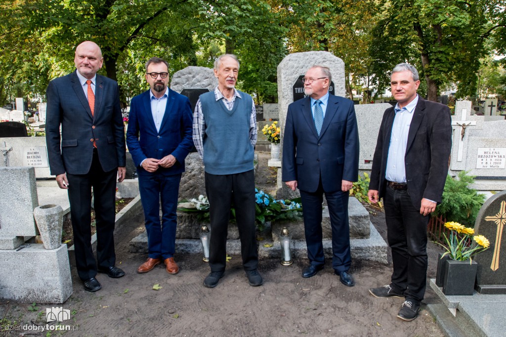 Ernst Koerner na grobie pradziadka