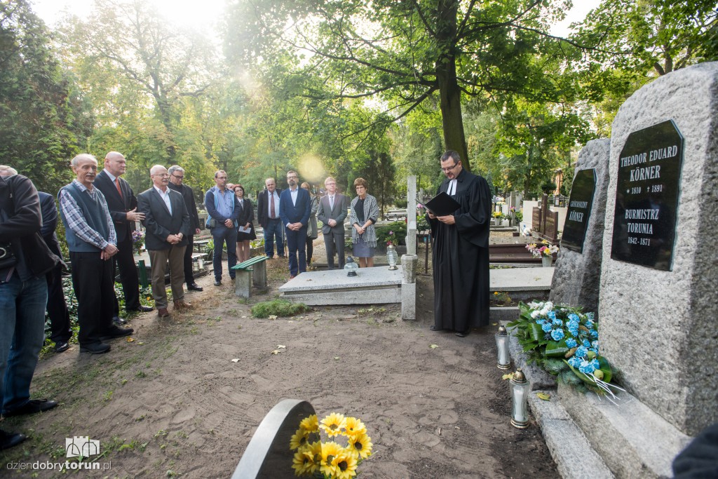Ernst Koerner na grobie pradziadka