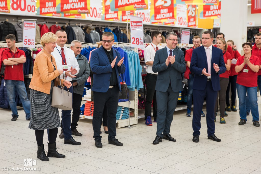 Przekazanie bonu Fundacji Auchan