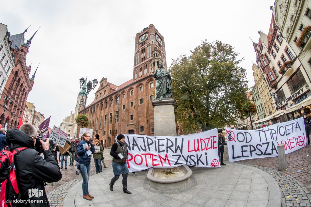 Torunianie przeciw CETA i TTIP