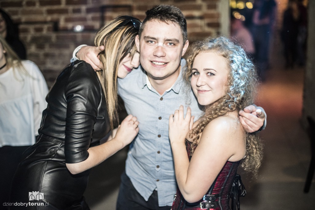 Sobotnia noc w Toruniu-u Szwejka