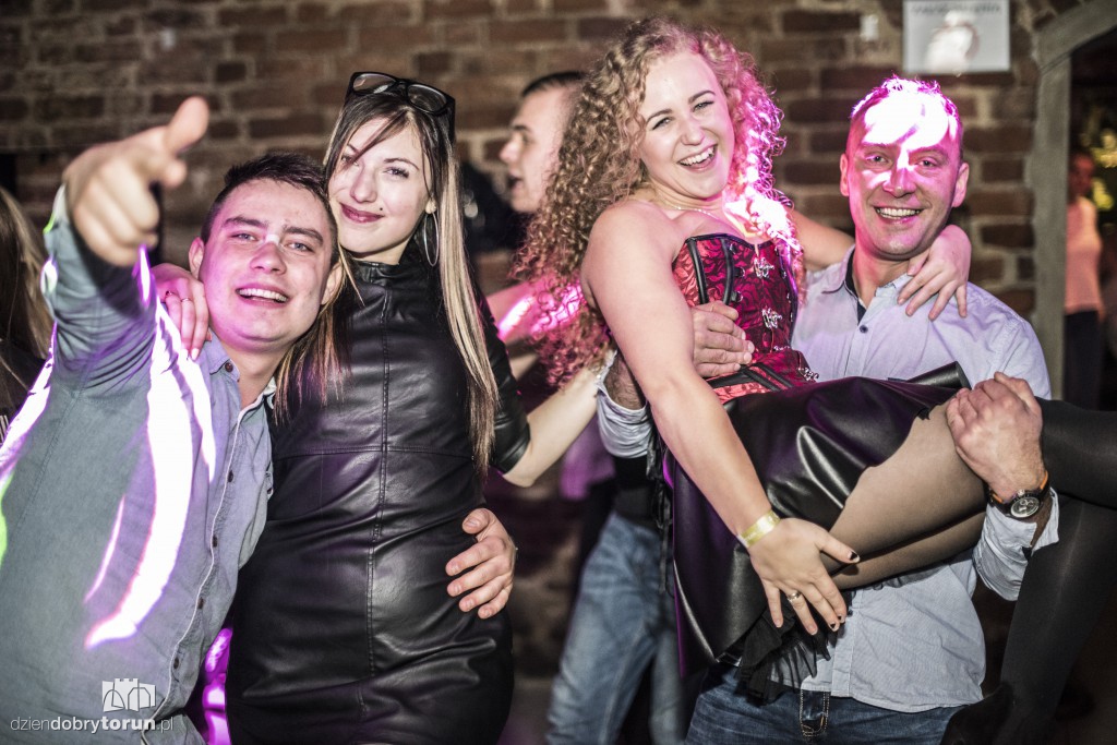 Sobotnia noc w Toruniu-u Szwejka