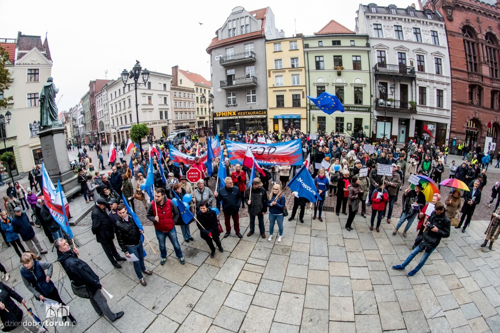Protest KOD w rocznicę rządów PiS