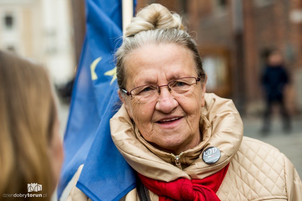 Protest KOD w rocznicę rządów PiS