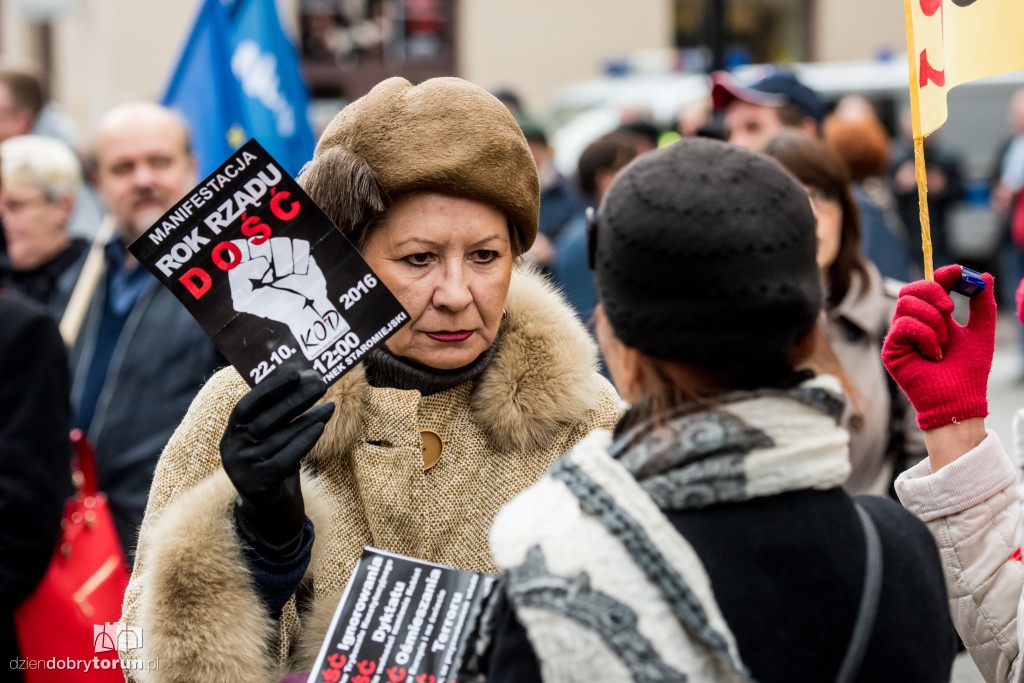 Protest KOD w rocznicę rządów PiS