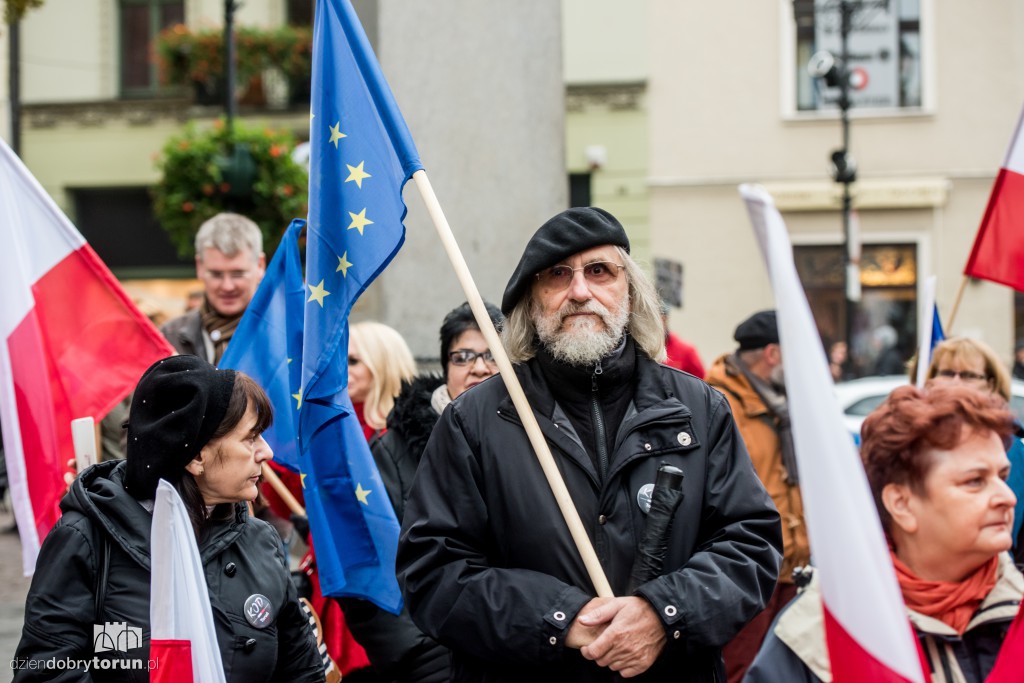 Protest KOD w rocznicę rządów PiS