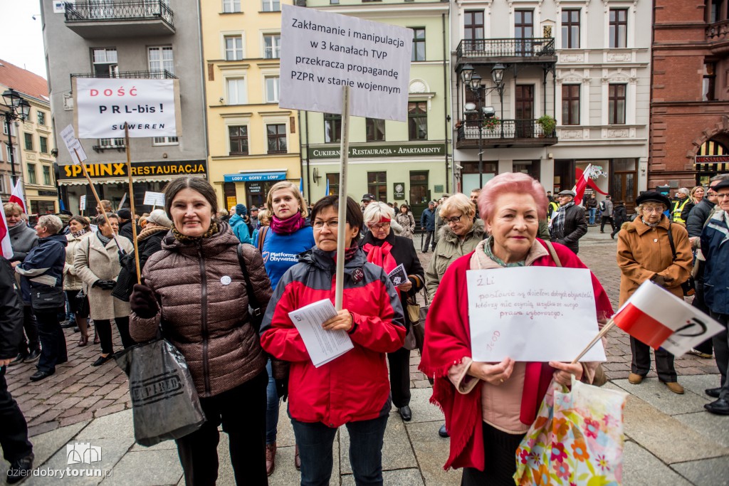 Protest KOD w rocznicę rządów PiS