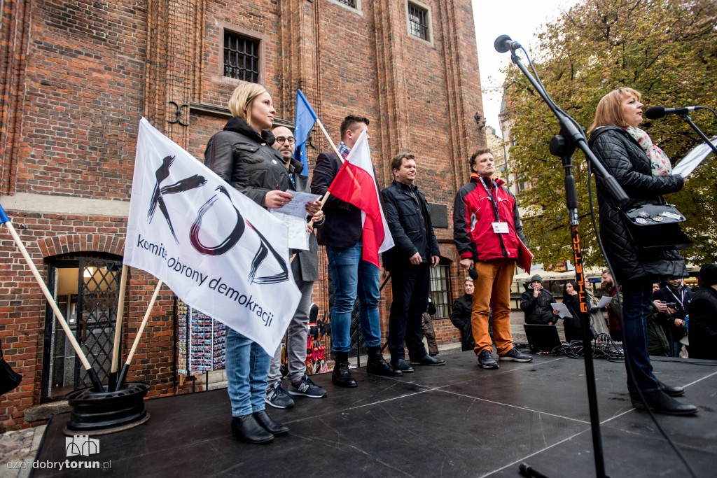 Protest KOD w rocznicę rządów PiS