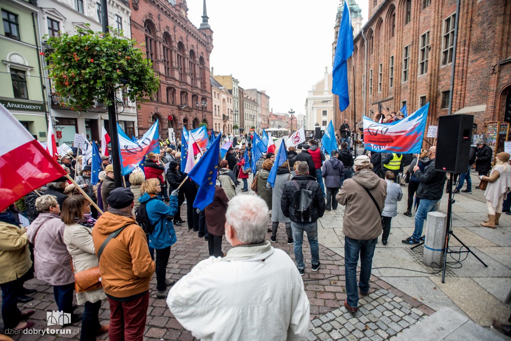 Protest KOD w rocznicę rządów PiS
