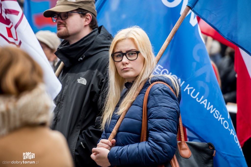 Protest KOD w rocznicę rządów PiS