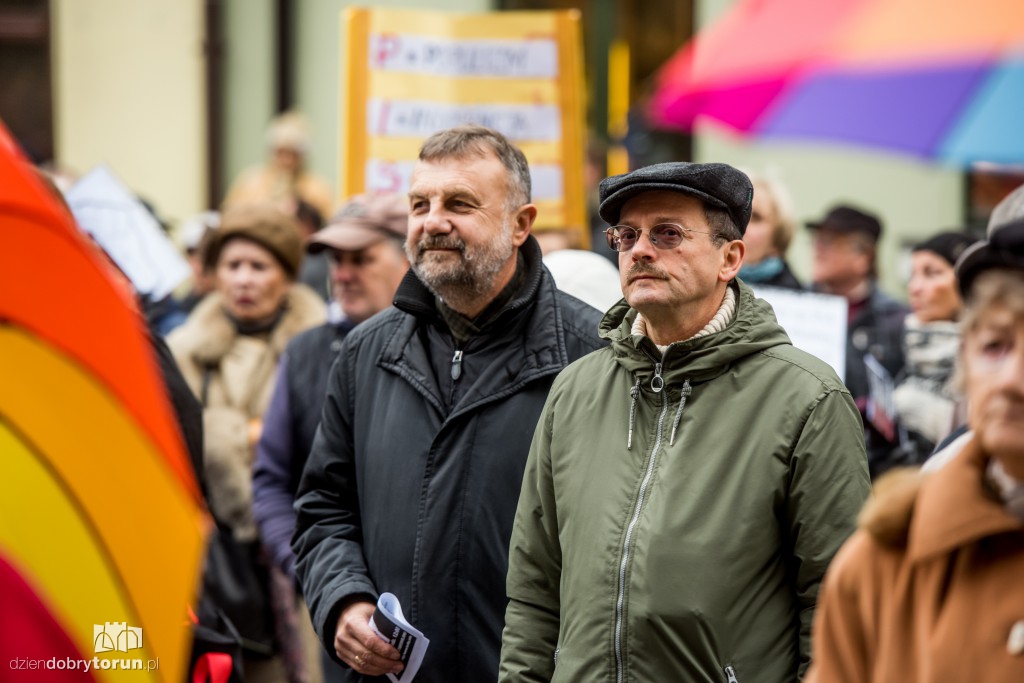 Protest KOD w rocznicę rządów PiS