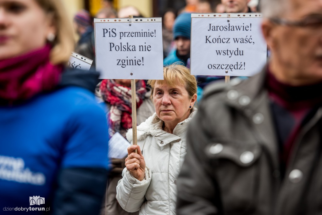 Protest KOD w rocznicę rządów PiS
