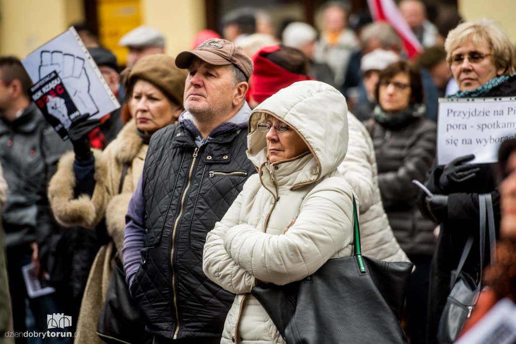 Protest KOD w rocznicę rządów PiS