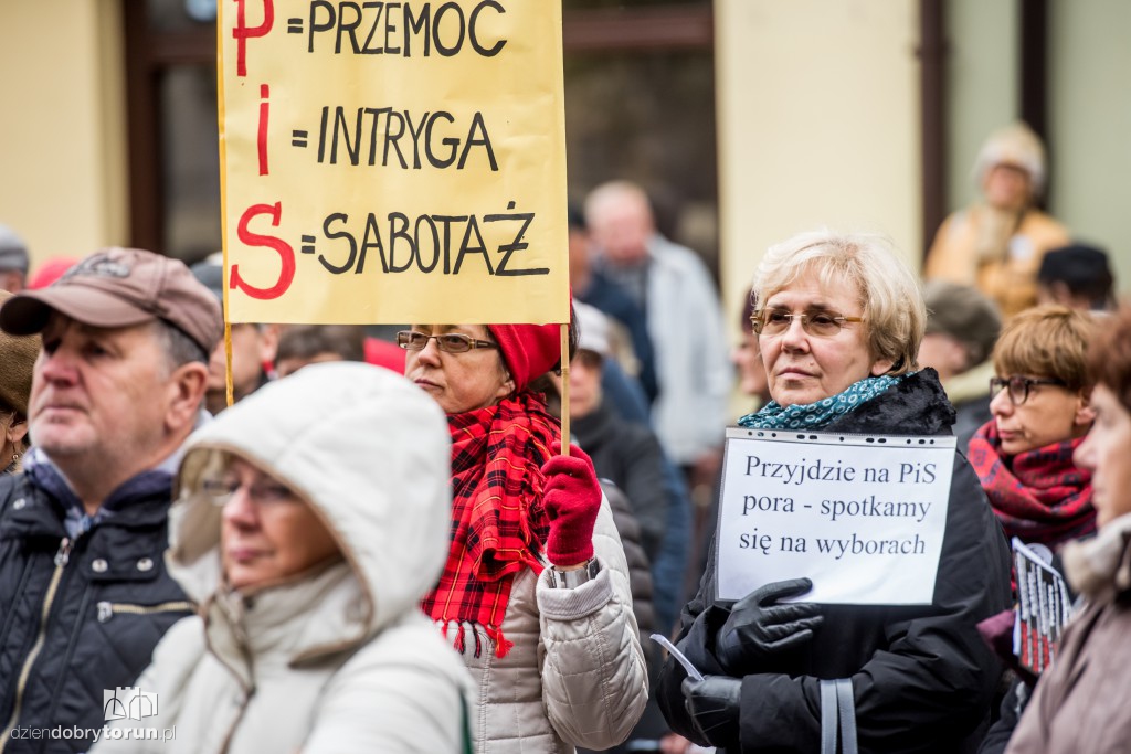 Protest KOD w rocznicę rządów PiS