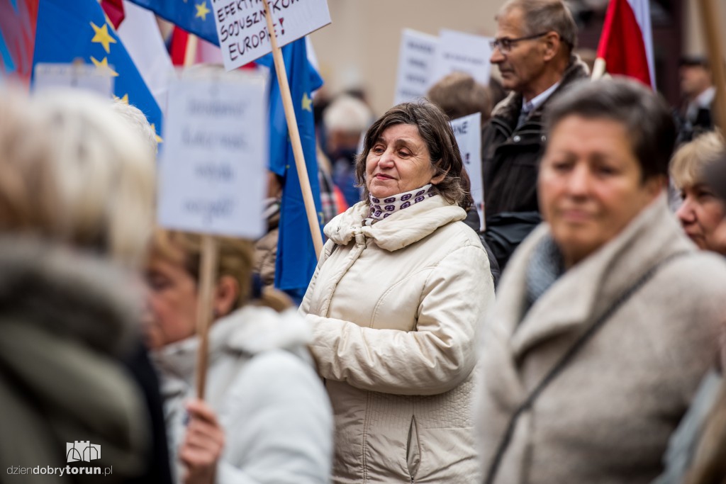 Protest KOD w rocznicę rządów PiS
