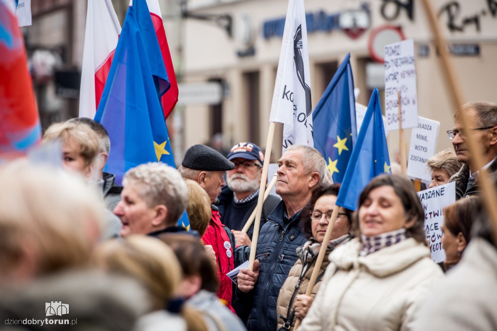 Protest KOD w rocznicę rządów PiS