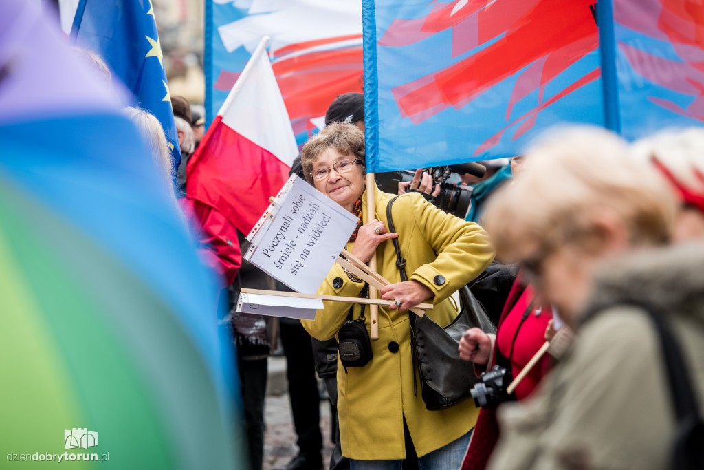 Protest KOD w rocznicę rządów PiS