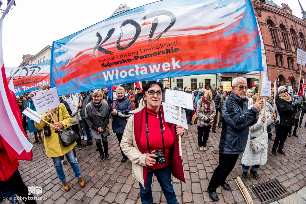 Protest KOD w rocznicę rządów PiS
