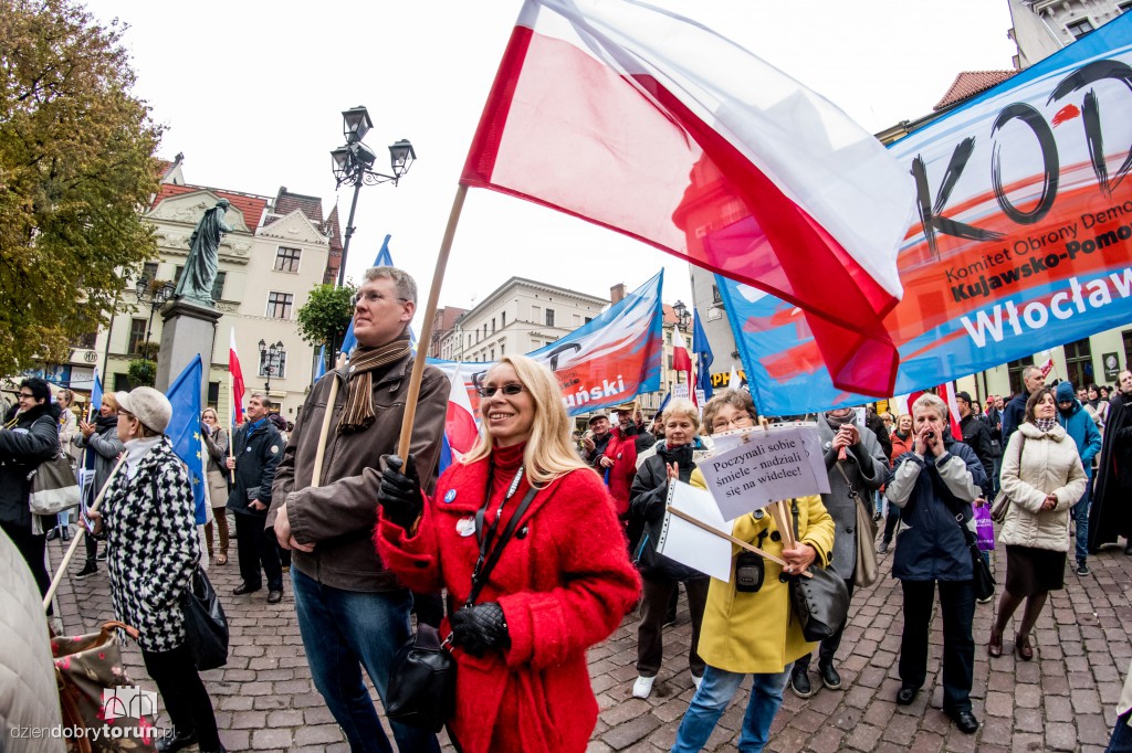 Protest KOD w rocznicę rządów PiS