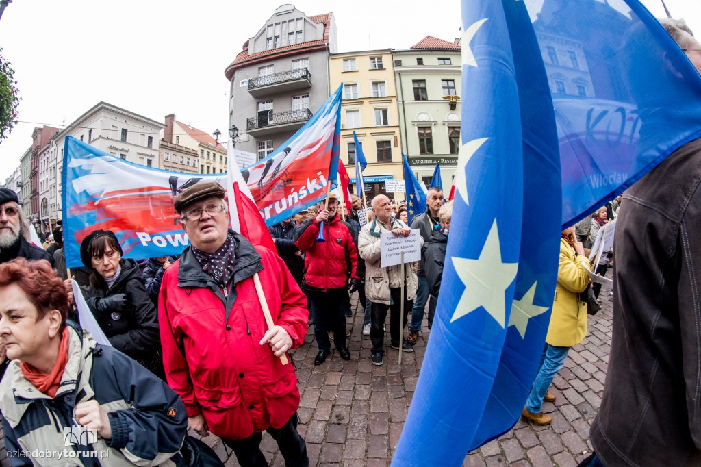 Protest KOD w rocznicę rządów PiS