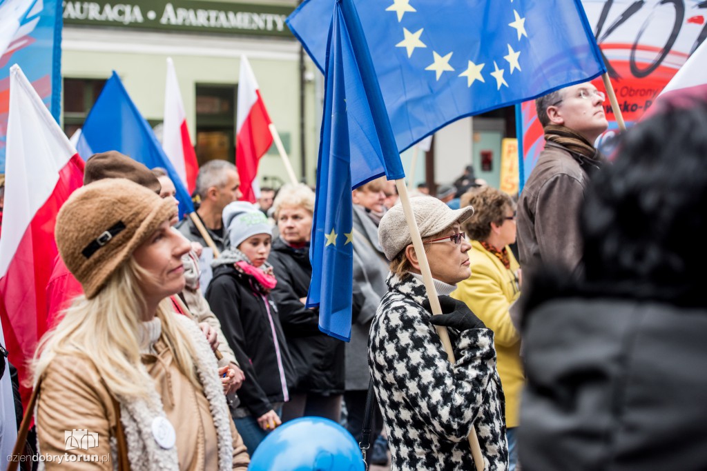 Protest KOD w rocznicę rządów PiS