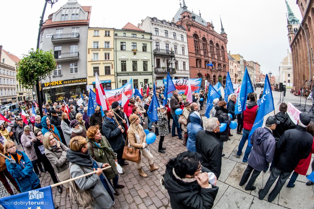 Protest KOD w rocznicę rządów PiS