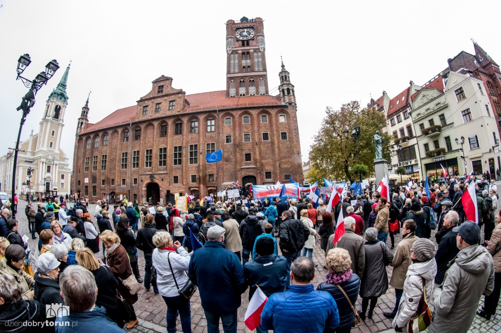 Protest KOD w rocznicę rządów PiS