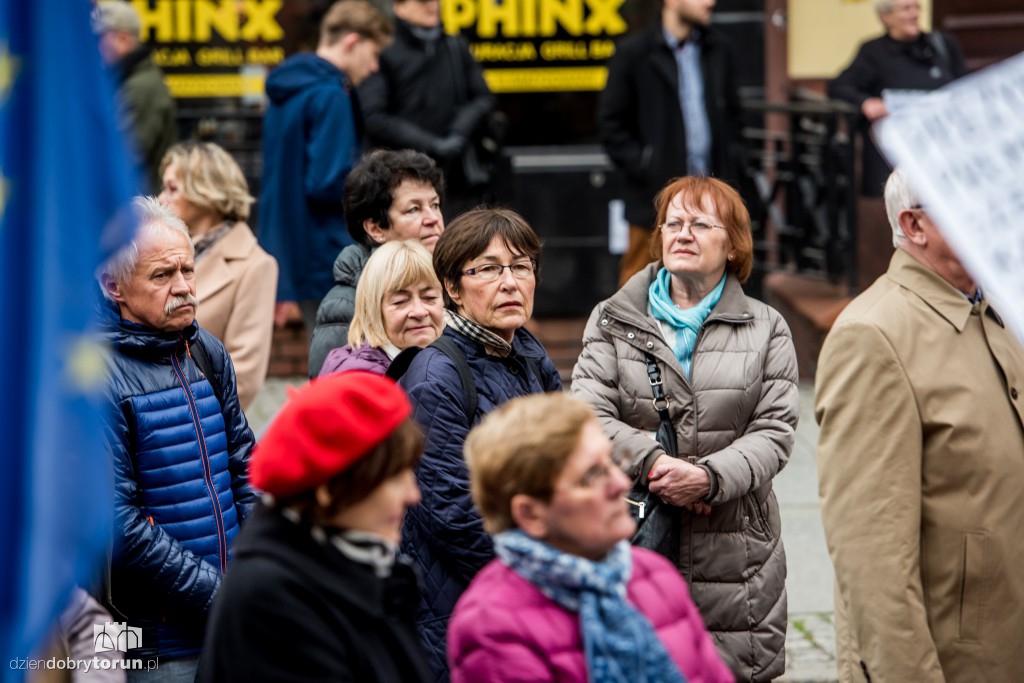 Protest KOD w rocznicę rządów PiS