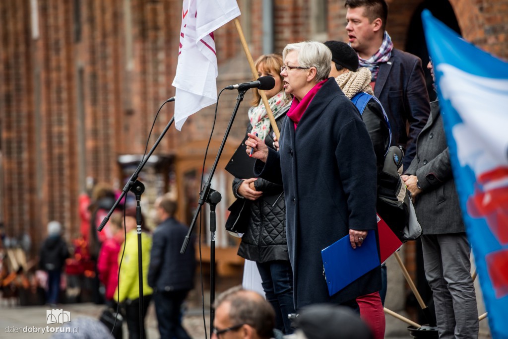 Protest KOD w rocznicę rządów PiS