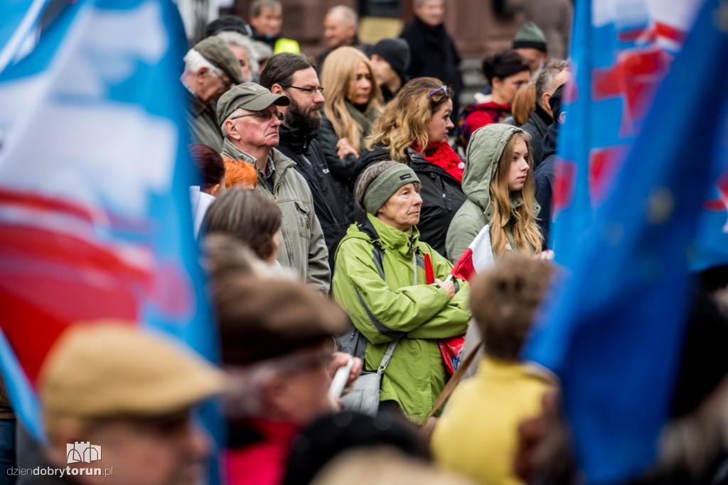 Protest KOD w rocznicę rządów PiS