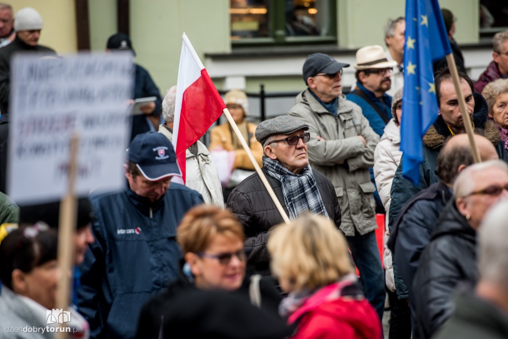 Protest KOD w rocznicę rządów PiS
