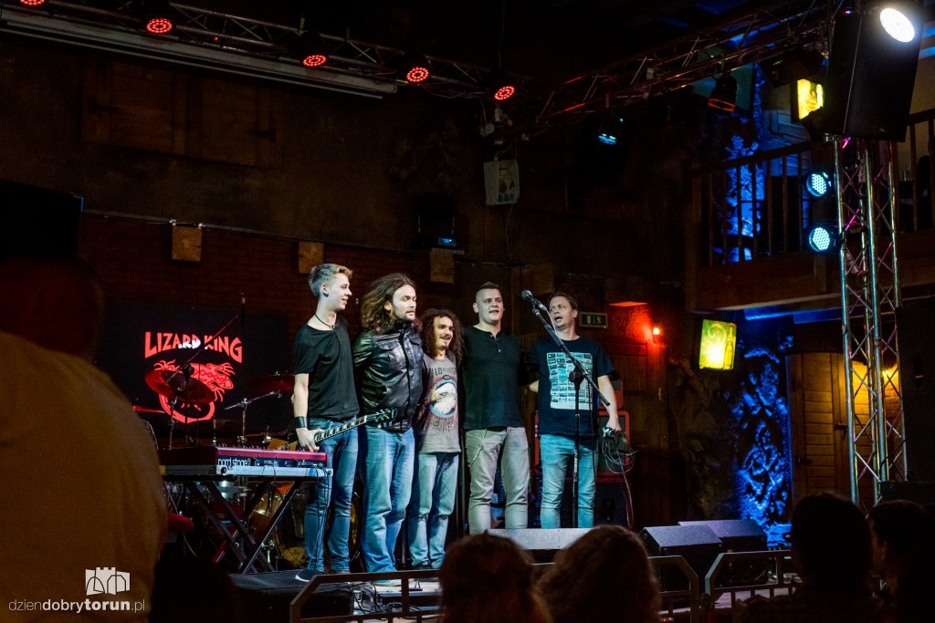 Cree na scenie klubu Lizard King