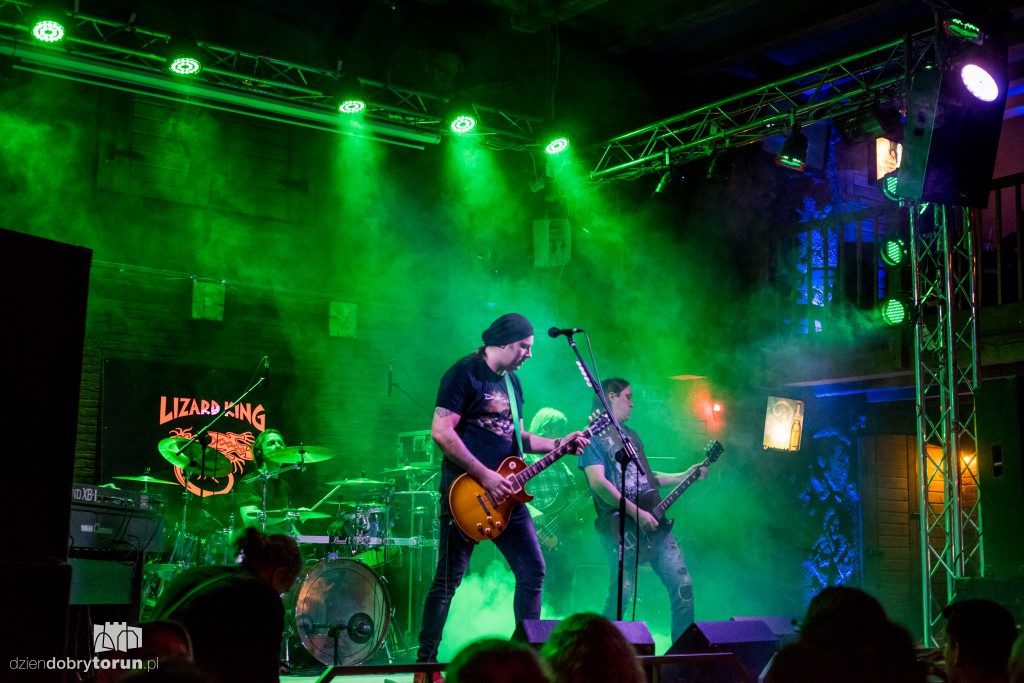 Cree na scenie klubu Lizard King