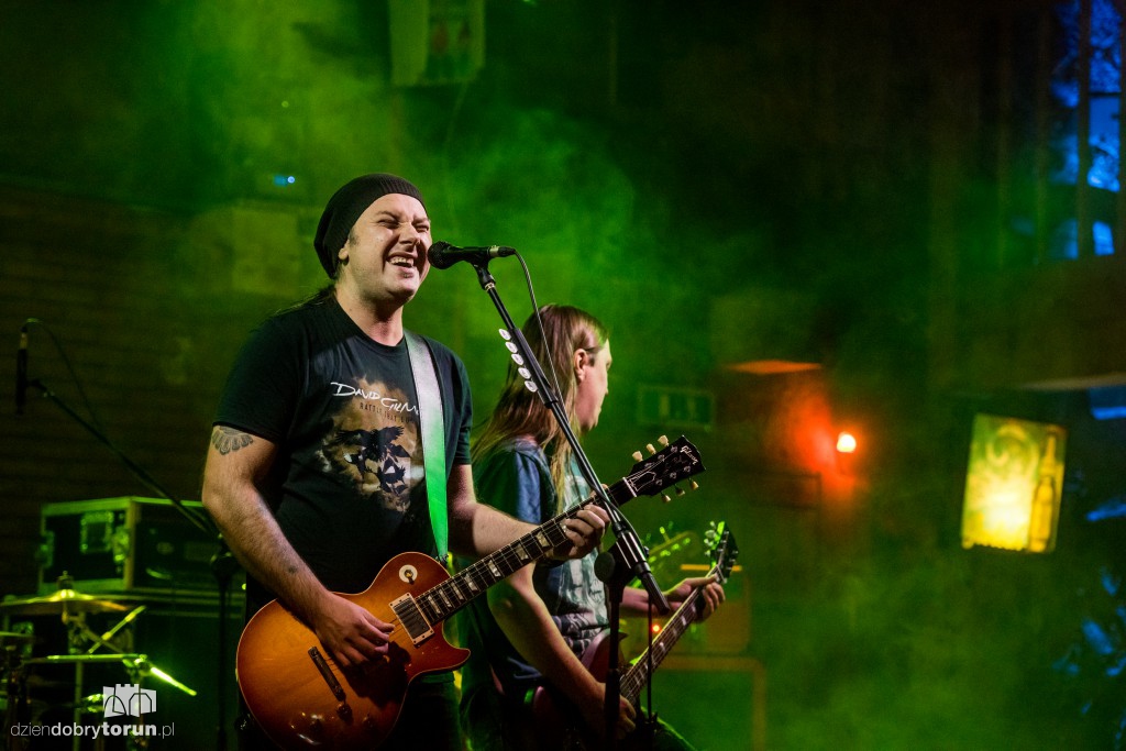 Cree na scenie klubu Lizard King