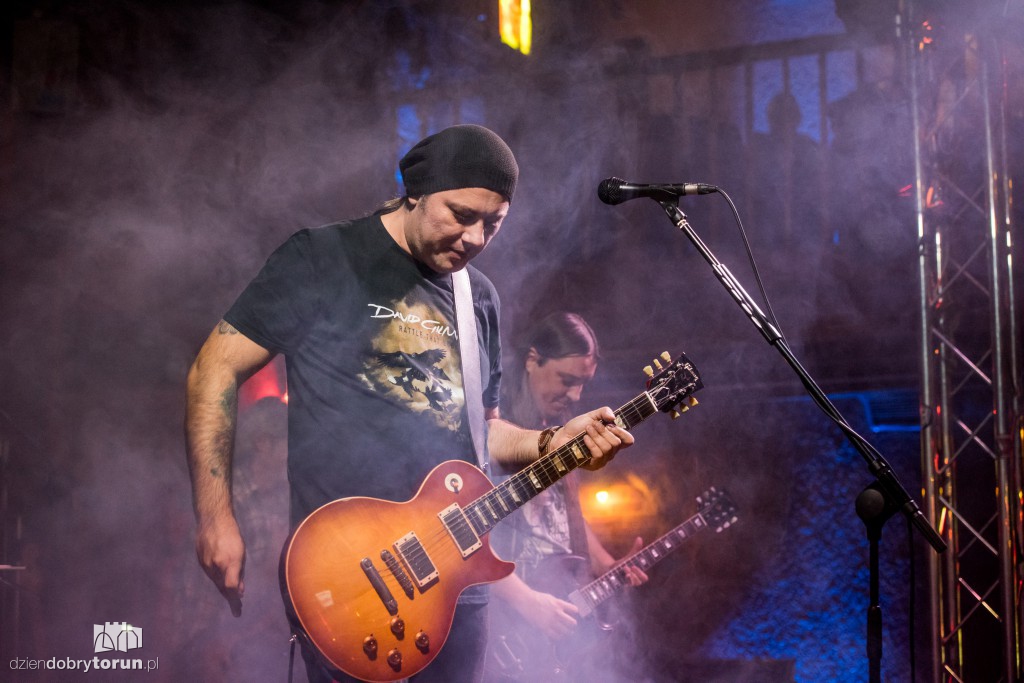 Cree na scenie klubu Lizard King