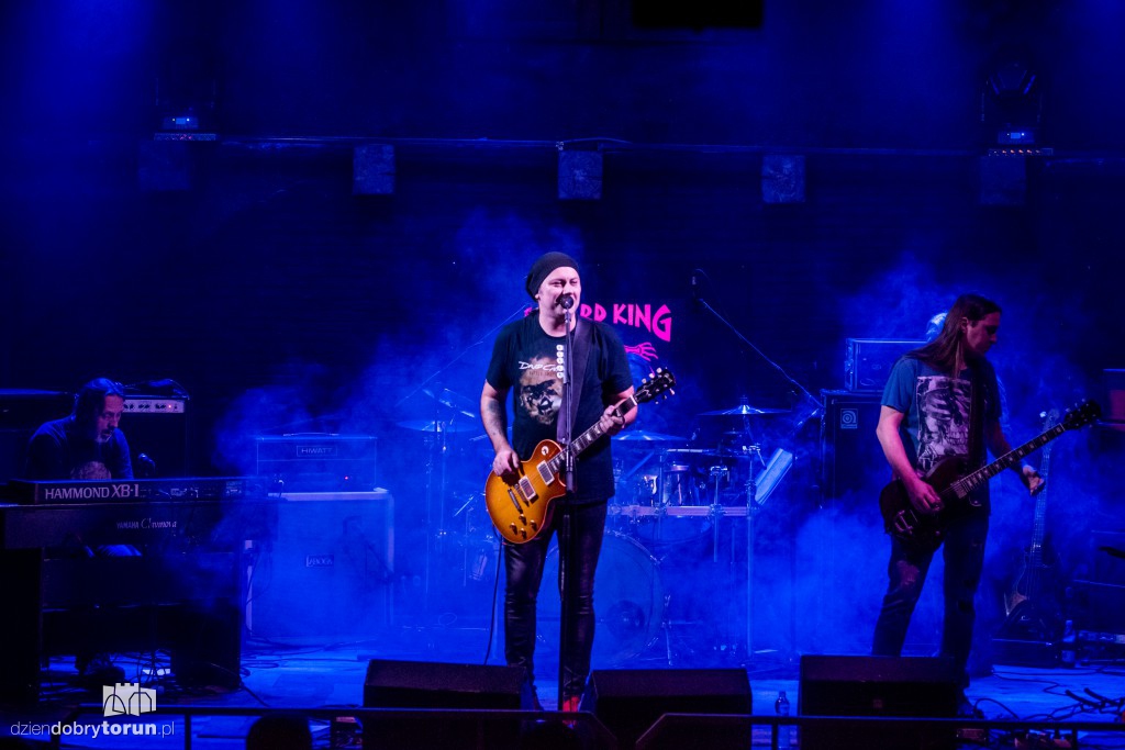 Cree na scenie klubu Lizard King