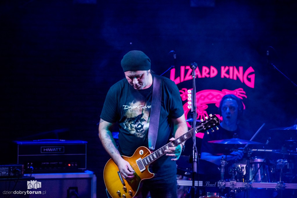 Cree na scenie klubu Lizard King