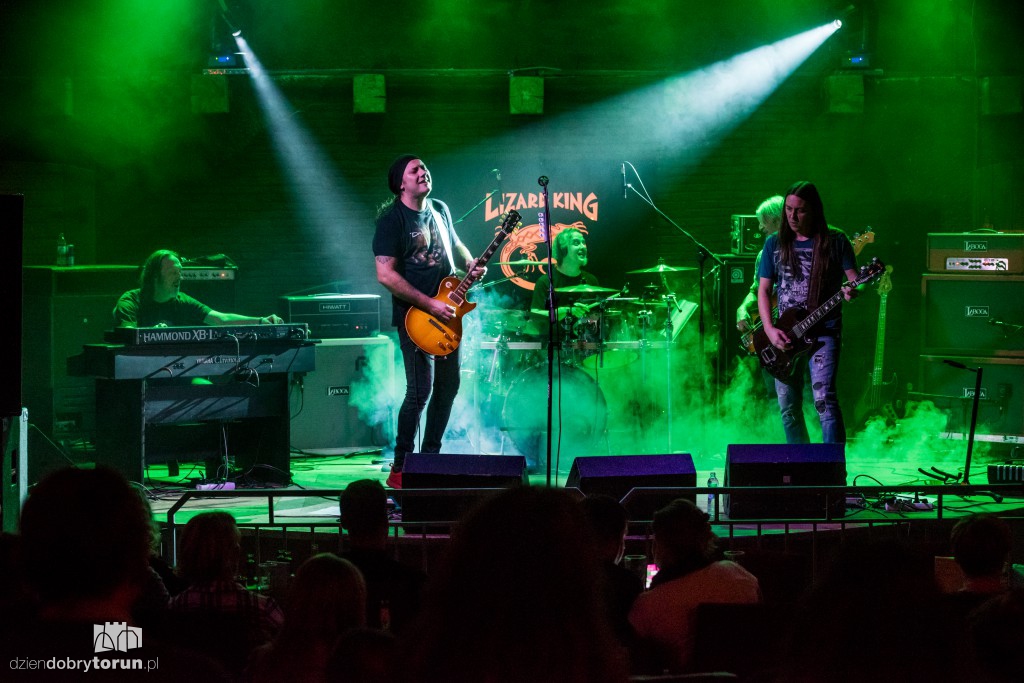 Cree na scenie klubu Lizard King