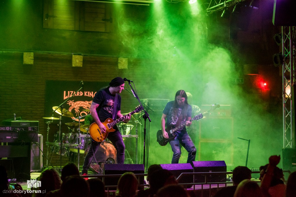 Cree na scenie klubu Lizard King