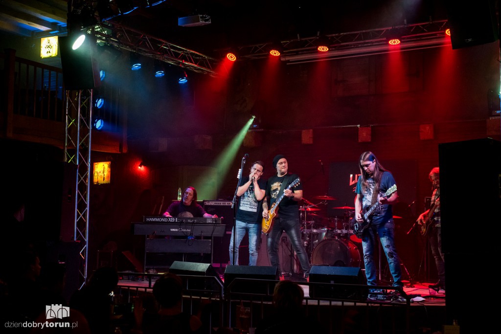 Cree na scenie klubu Lizard King